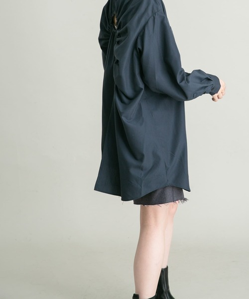 KBF（ケイビーエフ）の「BACKドロストデザインシャツ（シャツ/ブラウス・レディース・ラベンダー/オフホワイト/ネイビー・ONE）」の15枚目の写真