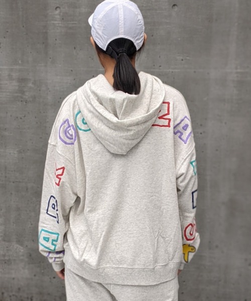 Mark Gonzales(マーク・ゴンザレス)の「MARK GONZALES ART WORK/マークゴンザレス【web限定】マルチカラー発泡ロゴZIPパーカー(パーカー・メンズ・ブラック/ブルー系/アッシュグレー・MEDIUM/X-LARGE/LARGE)」の12枚目の写真