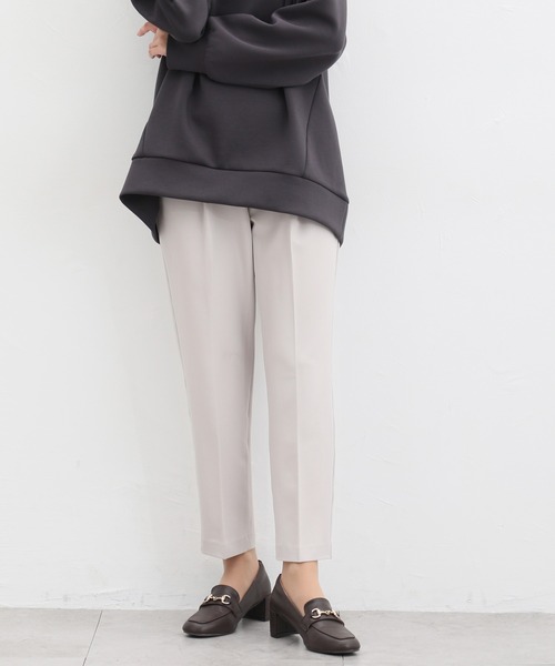 Honeys(ハニーズ)の「しわになりにくい 洗える 美ージーテーパードパンツ(スラックス・レディース・ブルー系その他/ブラック/ダークネイビー/グレイッシュベージュ/アイボリー/ピンク/ミント・3L/M/L/LL/S/SS)」の4枚目の写真