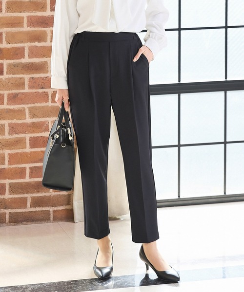 Honeys(ハニーズ)の「しわになりにくい 洗える 美ージーテーパードパンツ(スラックス・レディース・ブルー系その他/ブラック/ダークネイビー/グレイッシュベージュ/アイボリー/ピンク/ミント・3L/M/L/LL/S/SS)」の6枚目の写真