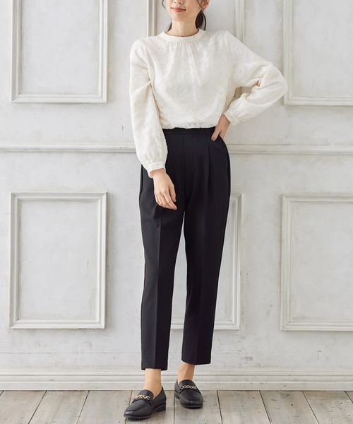 Honeys(ハニーズ)の「しわになりにくい 洗える 美ージーテーパードパンツ(スラックス・レディース・ブルー系その他/ブラック/ダークネイビー/グレイッシュベージュ/アイボリー/ピンク/ミント・3L/M/L/LL/S/SS)」の8枚目の写真