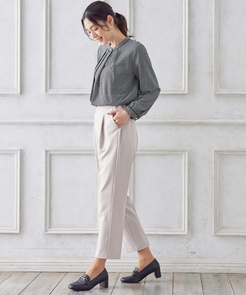 Honeys(ハニーズ)の「しわになりにくい 洗える 美ージーテーパードパンツ(スラックス・レディース・ブルー系その他/ブラック/ダークネイビー/グレイッシュベージュ/アイボリー/ピンク/ミント・3L/M/L/LL/S/SS)」の22枚目の写真