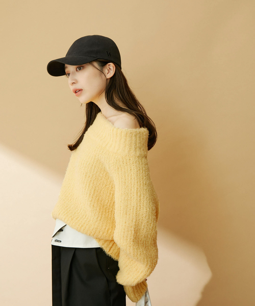 VIS（ビス）の「ショート丈オフショルニット（ニット/セーター・レディース・オフホワイト/イエロー系その他/グリーン系その他・FREE）」の2枚目の写真