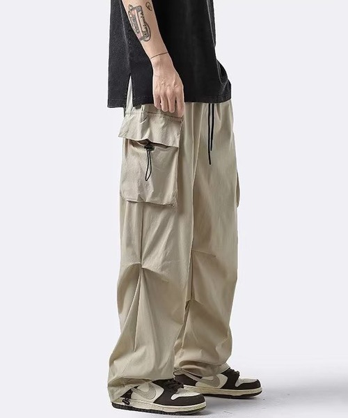BLANC FICELLE（ブランフィセル）の「ワイド　カーゴパンツ（カーゴパンツ・メンズ・ブラック/キャメル/ベージュ・L/XX-LARGE/XL/M）」の2枚目の写真