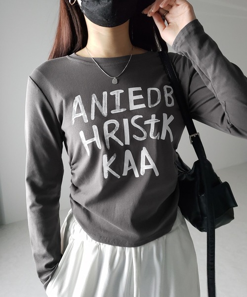 me+em select（ミームセレクト）の「※※【 ４olor 】サイドシャーリングレタリングロゴＴシャツ（Tシャツ/カットソー・レディース・ブラック/グレー/ブラウン/ホワイト・FREE）」の4枚目の写真