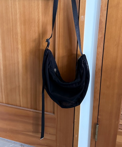 Doux archives（ドゥアルシーヴ）の「[コントロールフリーク]メッシュハーフムーンショルダー（ショルダーバッグ・レディース・ブラック/アイボリー・FREE）」の17枚目の写真