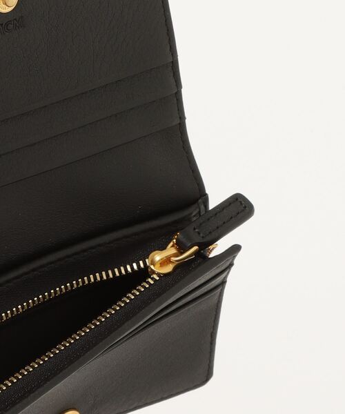 MCM（エムシーエム）の「Tracy ウォレット - モノグラムエンボスレザー（財布・メンズ・ブラック・MEDIUM）」の7枚目の写真