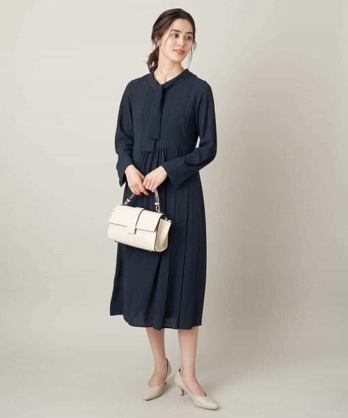 a.v.v(アーヴェヴェ)の「【洗える/帯電防止】ボウタイプリーツワンピース(ワンピース・レディース・ネイビー/ベージュ/ブラック/ライトブルー・38/42/40/36/34)」の18枚目の写真