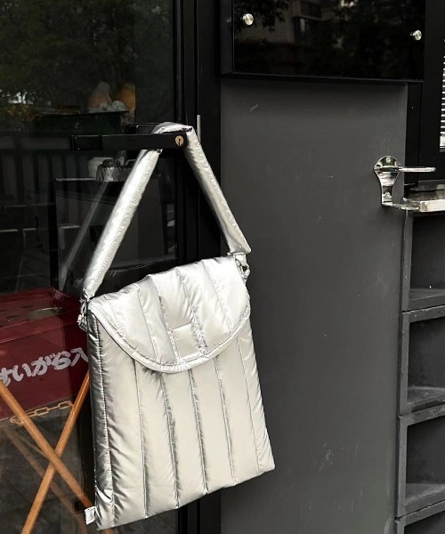 ap retro(アプレトロ)の「トートバッグ/PC対応/キルティングバッグ(トートバッグ・レディース・シルバー・SMALL/MEDIUM)」の5枚目の写真