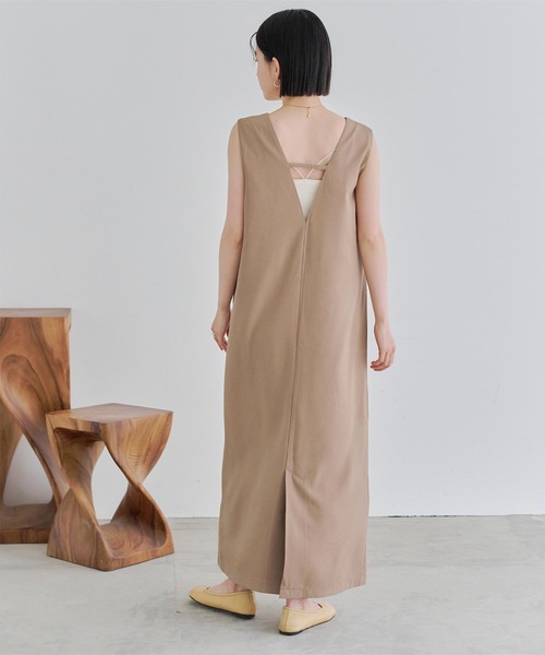 FOXYEY ベージュ Vネックワンピース titivate（ティティベイト）の「フロントポケットデザインV