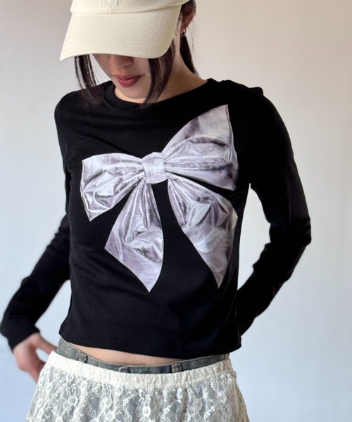 Y2K SYNAPSE FACTORY（ワイツーケー シナプスファクトリー）の「メタルリボンTS（Tシャツ/カットソー・レディース・ブラック/ピンク・FREE）」の2枚目の写真