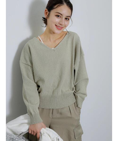 Te chichi（テチチ）の「ブークレVネックオーバーニット（ニット/セーター・レディース・カーキ/オフホワイト/チャコールグレー・F）」の7枚目の写真