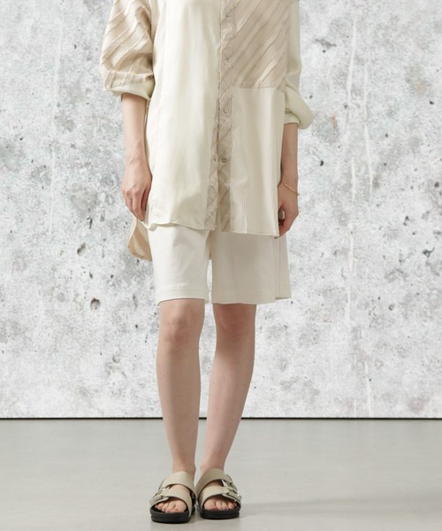 Apo(s)ture(アポスチャー)の「SOFIA-001/チノワンタックショートパンツ(チノパンツ・レディース・ベージュ/ネイビー/ブラック/ホワイト・XS/S/M/L/XL)」の1枚目の写真
