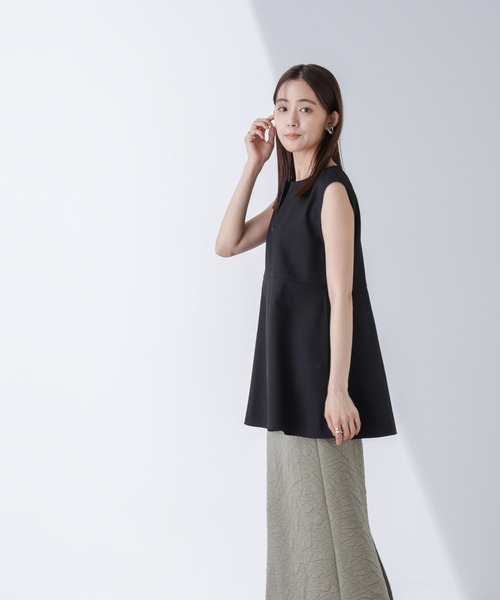 NANO universe(ナノユニバース)の「スリットファスナーノースリーブペプラムトップス(Tシャツ/カットソー・レディース・グレー系その他4/カーキブラウン/ブラック・FREE)」の7枚目の写真