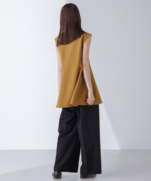 NANO universe(ナノユニバース)の「スリットファスナーノースリーブペプラムトップス(Tシャツ/カットソー・レディース・グレー系その他4/カーキブラウン/ブラック・FREE)」の21枚目の写真