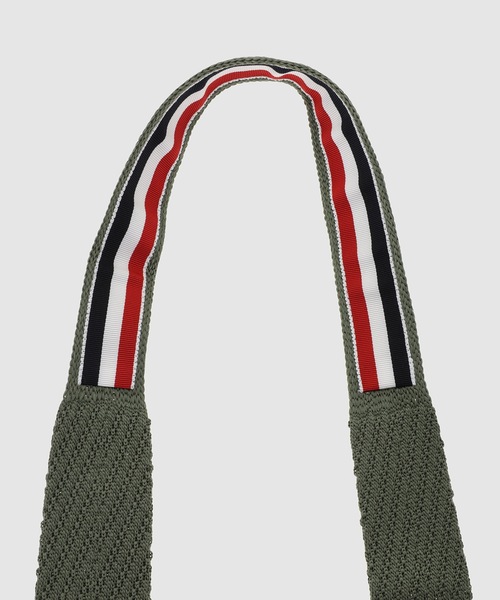 THOM BROWNE（トムブラウン）の「SILK KNIT TIE W/ 4 BAR STRIPES（ネクタイ・メンズ・ダークグリーン・ONE SIZE）」の4枚目の写真