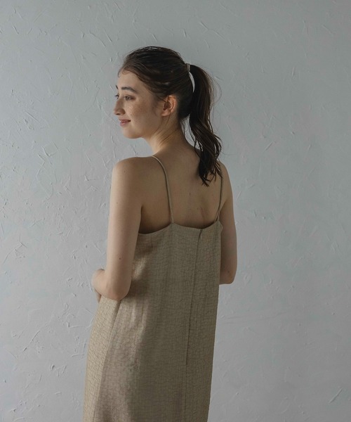 MINERTE(ミネルテ)の「【MINERTE】nuance touch one piece / バックスリットキャミワンピース / セットアップ可能(ワンピース・レディース・ベージュ/アイボリー/ブラック・FREE)」の21枚目の写真