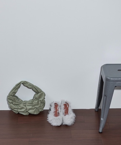 THE YOn（ザヨン）の「シャーリングギャザーワンハンドルバッグ（ハンドバッグ・レディース・アイボリー/ブラック/セージグリーン/シルバー・FREE）」の14枚目の写真