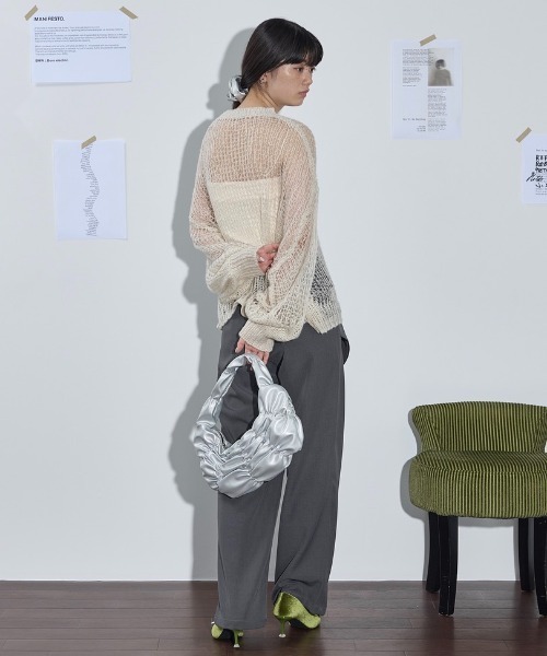 THE YOn（ザヨン）の「シャーリングギャザーワンハンドルバッグ（ハンドバッグ・レディース・アイボリー/ブラック/セージグリーン/シルバー・FREE）」の7枚目の写真