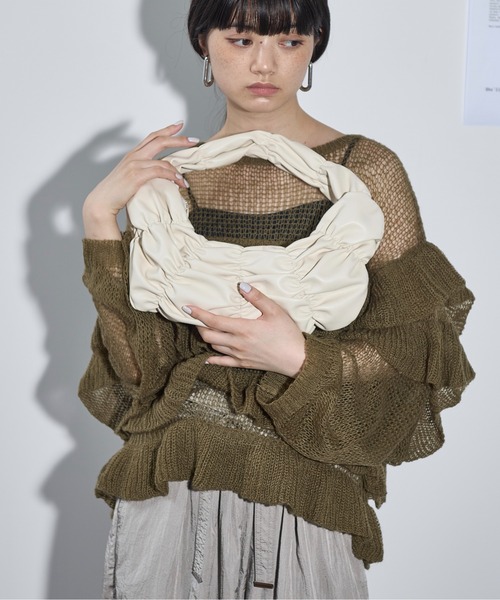 THE YOn（ザヨン）の「シャーリングギャザーワンハンドルバッグ（ハンドバッグ・レディース・アイボリー/ブラック/セージグリーン/シルバー・FREE）」の16枚目の写真