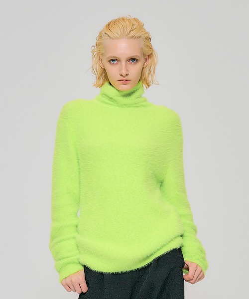 NOISE MAKER（ノイズメーカー）の「タートルネックシャギーニット（ニット/セーター・レディース・ネイビー/パープル/ライム/レッド/ブルー・FREE）」の2枚目の写真