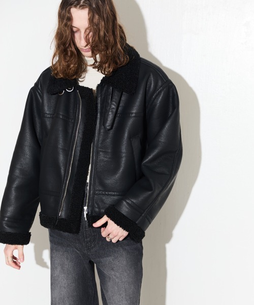 Lui's(ルイス)の「【Neucon/ニューコン】 フェイクムートンB3ジャケット(ブルゾン・メンズ・ブラック/チャコールグレー・1/2)」の4枚目の写真