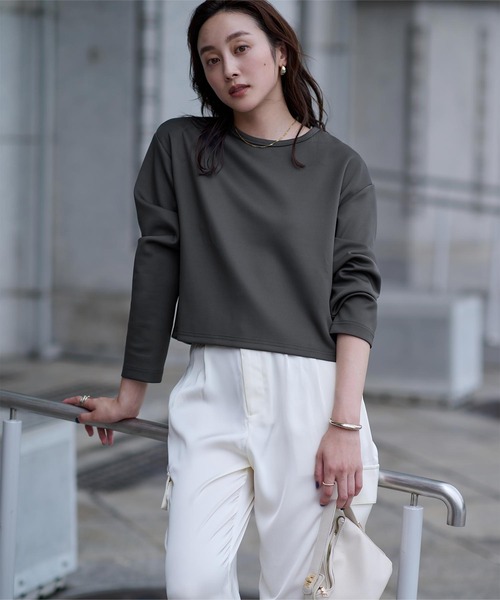 UR'S(ユアーズ)の「ボンディングクロップドプルオーバー(Tシャツ/カットソー・レディース・チャコール/オフホワイト・S/M/L)」の1枚目の写真