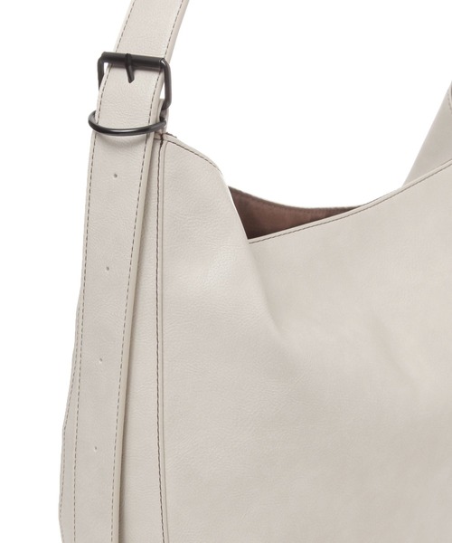 niko and...（ニコアンド）の「フェイクレザーラウンドラージショルダーバッグ（ショルダーバッグ・メンズ・ブラック/ライトグレー・FREE）」の19枚目の写真