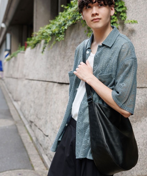 niko and...（ニコアンド）の「フェイクレザーラウンドラージショルダーバッグ（ショルダーバッグ・メンズ・ブラック/ライトグレー・FREE）」の8枚目の写真