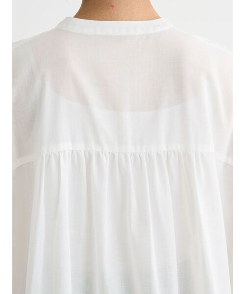 Green Parks(グリーンパークス)の「綿麻混ポンチョ風シャツ(シャツ/ブラウス・レディース・ブラック/グレイッシュベージュ/ブルーグリーン/オフホワイト・FREE)」の21枚目の写真