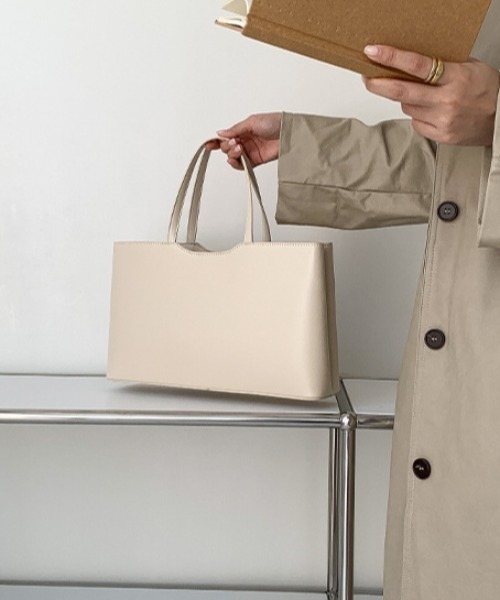 PIN(ピン)の「SMOOTH BOX TOTE BAG(トートバッグ・レディース・ダークブラウン/オフホワイト/ライトブラウン/ブラック・FREE)」の8枚目の写真