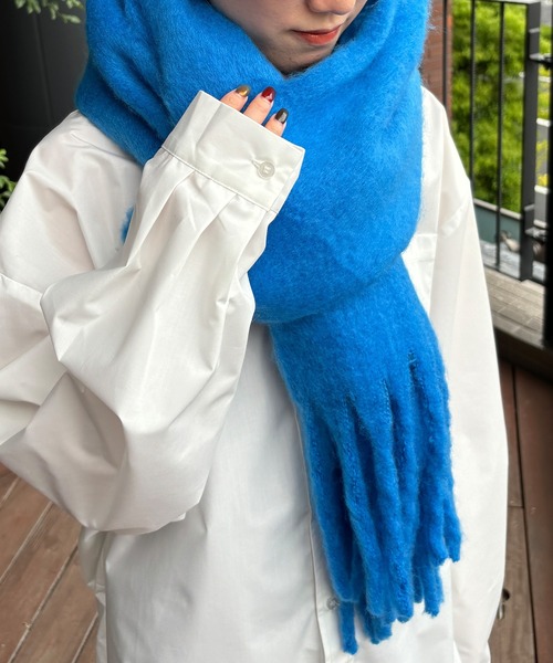 ISOOK（アイスー）の「【ISOOK / アイスー】ふわふわフリンジマフラー  / ボリュームマフラー ストール 無地 チェック柄 レディース アイボリー チャコール ブルー ライトグレー イエロー ブラウン ZOZOTOWN限定（マフラー・レディース・ライトグレー/チャコールグレー/アイボリー/ブルー/イエロー/ブラウン・FREE）」の22枚目の写真