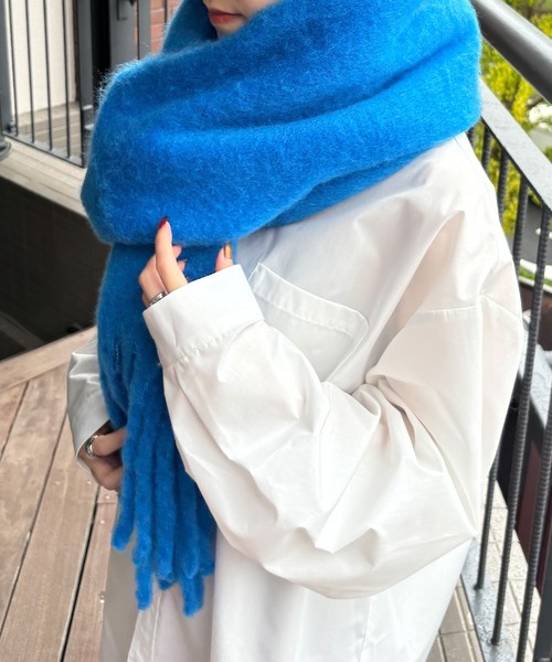 ISOOK（アイスー）の「【ISOOK / アイスー】ふわふわフリンジマフラー  / ボリュームマフラー ストール 無地 チェック柄 レディース アイボリー チャコール ブルー ライトグレー イエロー ブラウン ZOZOTOWN限定（マフラー・レディース・ライトグレー/チャコールグレー/アイボリー/ブルー/イエロー/ブラウン・FREE）」の13枚目の写真