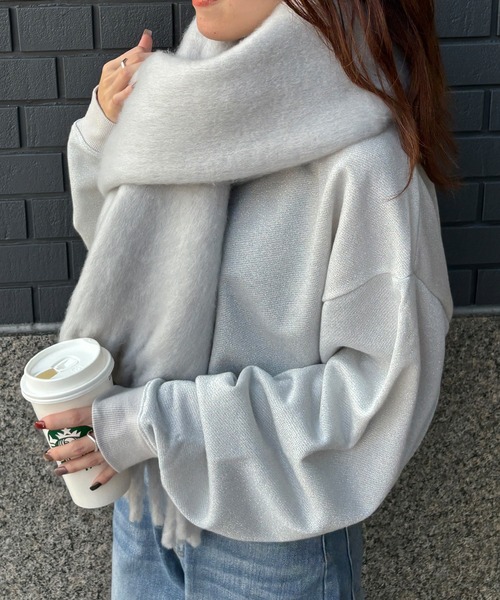 ISOOK（アイスー）の「【ISOOK / アイスー】ふわふわフリンジマフラー  / ボリュームマフラー ストール 無地 チェック柄 レディース アイボリー チャコール ブルー ライトグレー イエロー ブラウン ZOZOTOWN限定（マフラー・レディース・ライトグレー/チャコールグレー/アイボリー/ブルー/イエロー/ブラウン・FREE）」の11枚目の写真