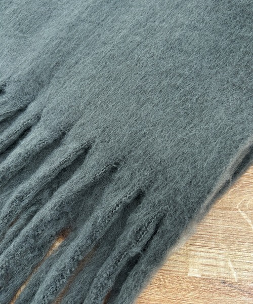 ISOOK（アイスー）の「【ISOOK / アイスー】ふわふわフリンジマフラー  / ボリュームマフラー ストール 無地 チェック柄 レディース アイボリー チャコール ブルー ライトグレー イエロー ブラウン ZOZOTOWN限定（マフラー・レディース・ライトグレー/チャコールグレー/アイボリー/ブルー/イエロー/ブラウン・FREE）」の15枚目の写真