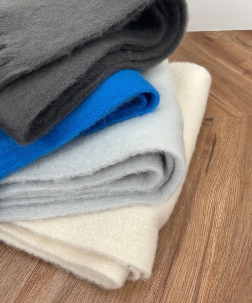 ISOOK（アイスー）の「【ISOOK / アイスー】ふわふわフリンジマフラー  / ボリュームマフラー ストール 無地 チェック柄 レディース アイボリー チャコール ブルー ライトグレー イエロー ブラウン ZOZOTOWN限定（マフラー・レディース・ライトグレー/チャコールグレー/アイボリー/ブルー/イエロー/ブラウン・FREE）」の16枚目の写真