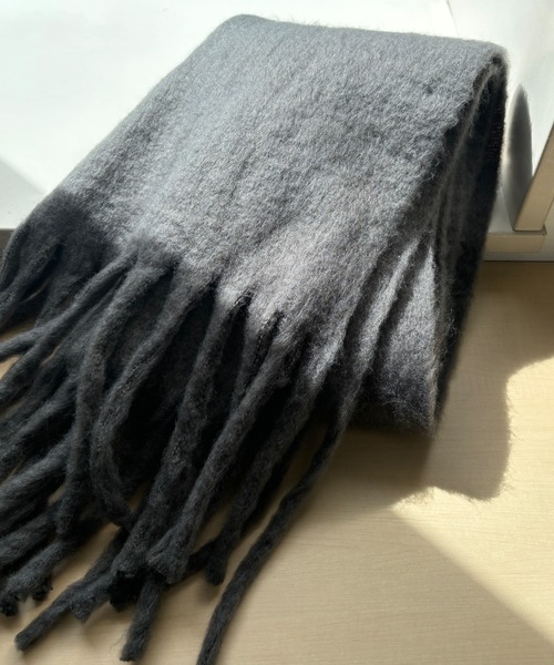 ISOOK（アイスー）の「【ISOOK / アイスー】ふわふわフリンジマフラー  / ボリュームマフラー ストール 無地 チェック柄 レディース アイボリー チャコール ブルー ライトグレー イエロー ブラウン ZOZOTOWN限定（マフラー・レディース・ライトグレー/チャコールグレー/アイボリー/ブルー/イエロー/ブラウン・FREE）」の17枚目の写真