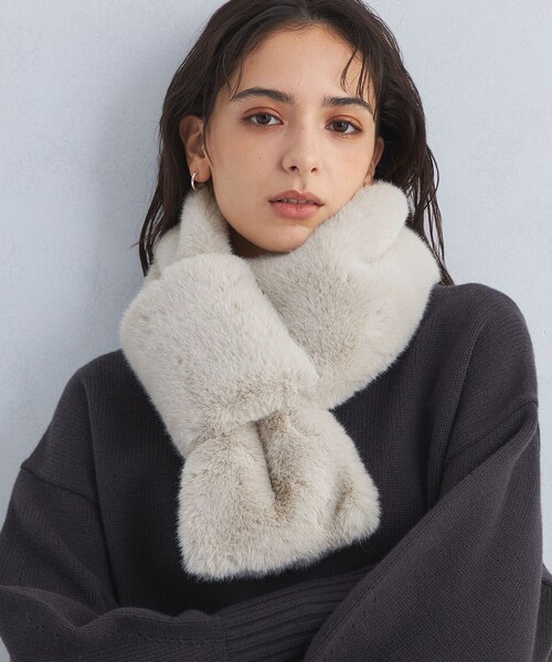 green label relaxing（グリーンレーベルリラクシング）の「フェイクファー リバーシブル マフラー（マフラー・レディース・ライトグレー/オフホワイト/グレー/モカ・FREE）」の3枚目の写真