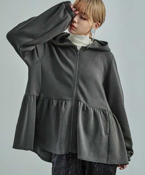 Fashion Letter(ファッションレター)の「ダンボールニット ペプラムジップパーカー ロング丈(パーカー・レディース・チャコール/アイボリー/ブラック・M)」の3枚目の写真