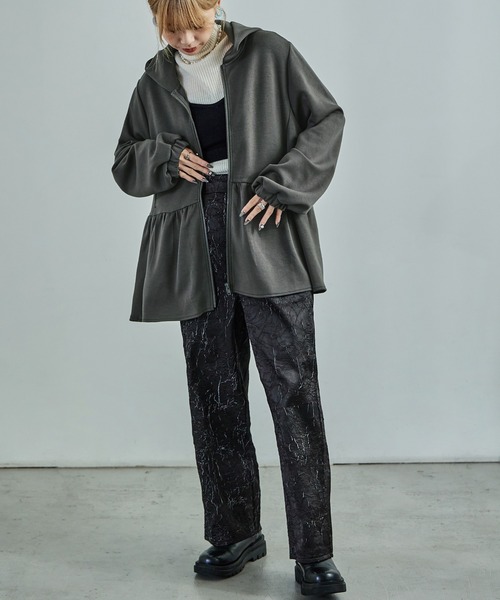 Fashion Letter(ファッションレター)の「ダンボールニット ペプラムジップパーカー ロング丈(パーカー・レディース・チャコール/アイボリー/ブラック・M)」の18枚目の写真