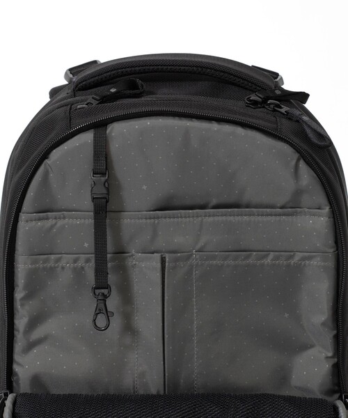 NOLLEY’S（ノーリーズ）の「【Incase/インケース】TRACKS BACKPACK 18L (137242053002)（バックパック/リュック・メンズ・ブラック・FREE）」の5枚目の写真