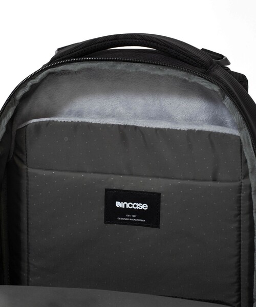 NOLLEY’S（ノーリーズ）の「【Incase/インケース】TRACKS BACKPACK 18L (137242053002)（バックパック/リュック・メンズ・ブラック・FREE）」の7枚目の写真
