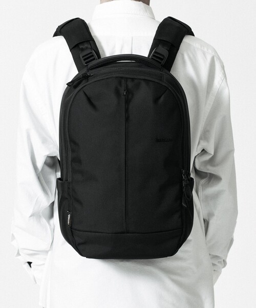 NOLLEY’S（ノーリーズ）の「【Incase/インケース】TRACKS BACKPACK 18L (137242053002)（バックパック/リュック・メンズ・ブラック・FREE）」の9枚目の写真