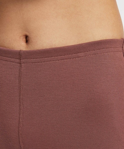 NIKE（ナイキ）の「《セットアップ対応商品》ナイキ スポーツウェア チル ニット ウィメンズ タイト ミニリブ フレアード レギンス / Nike Sportswear Chill Knit Women's Tight Mini-Rib Flared Leggings FQ2114-218 Red Sepia（レギンス/スパッツ・レディース・マルーン・S/M/L/2XL/XL/XS）」の4枚目の写真