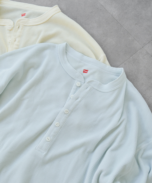 Spick & Span（スピックアンドスパン）の「別注 Hanes / ヘインズ Thermal Henly Neck（Tシャツ/カットソー・レディース・サックスブルー/マスタード・MEDIUM）」の4枚目の写真