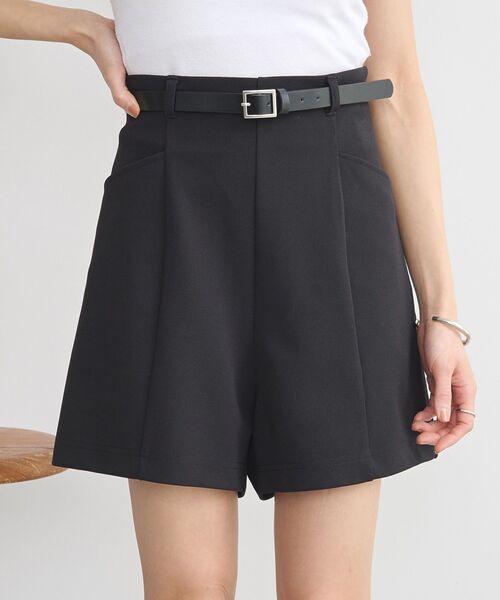 earth music&ecology(アースミュージックアンドエコロジー)の「ベルト付きショートパンツ(その他パンツ・レディース・ブラック/ライトベージュ・M/S)」の2枚目の写真