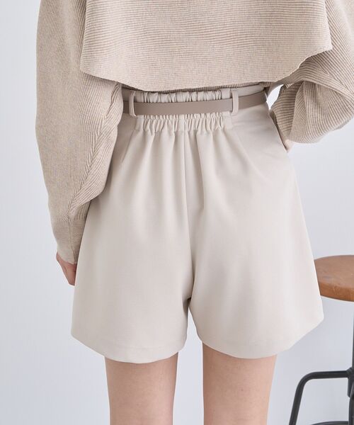 earth music&ecology(アースミュージックアンドエコロジー)の「ベルト付きショートパンツ(その他パンツ・レディース・ブラック/ライトベージュ・M/S)」の13枚目の写真