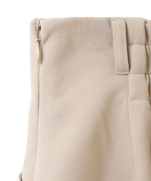 earth music&ecology(アースミュージックアンドエコロジー)の「ベルト付きショートパンツ(その他パンツ・レディース・ブラック/ライトベージュ・M/S)」の5枚目の写真