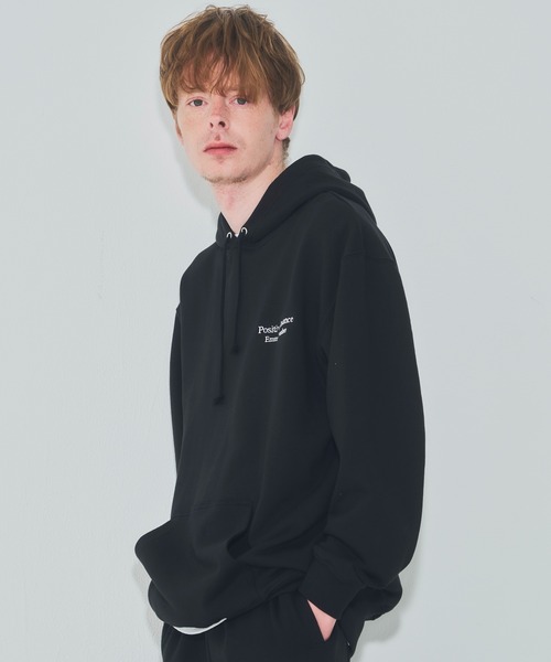 EMMA NOVEMBER (エマノーヴェンバー)の「Embroidery スウェット フーディー(パーカー・メンズ・ブラック/グレー・3/2/1)」の6枚目の写真