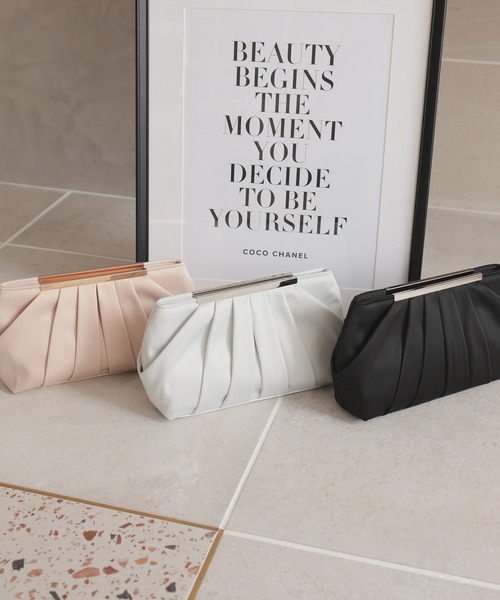 haremode（ハレモード）の「タックデザイン パーティ オケージョン バッグ（クラッチバッグ・レディース・ベージュ/ブラック/シルバー・FREE）」の4枚目の写真